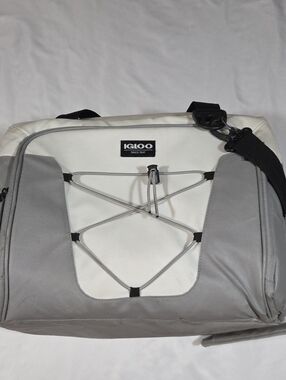 Igloo Bayside 36-Can Soft-Sided Cooler Bag in white and gray